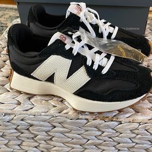 New Balance 327 brand new never worn womens 7.5 Black/white